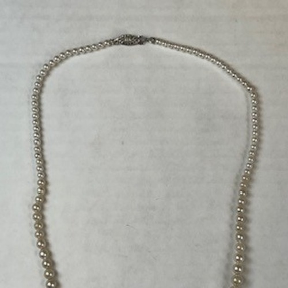 Vintage Graduated Faux Pearl Necklace Cream White Filigree Clasp 17 Inch Wedding - Picture 4 of 5